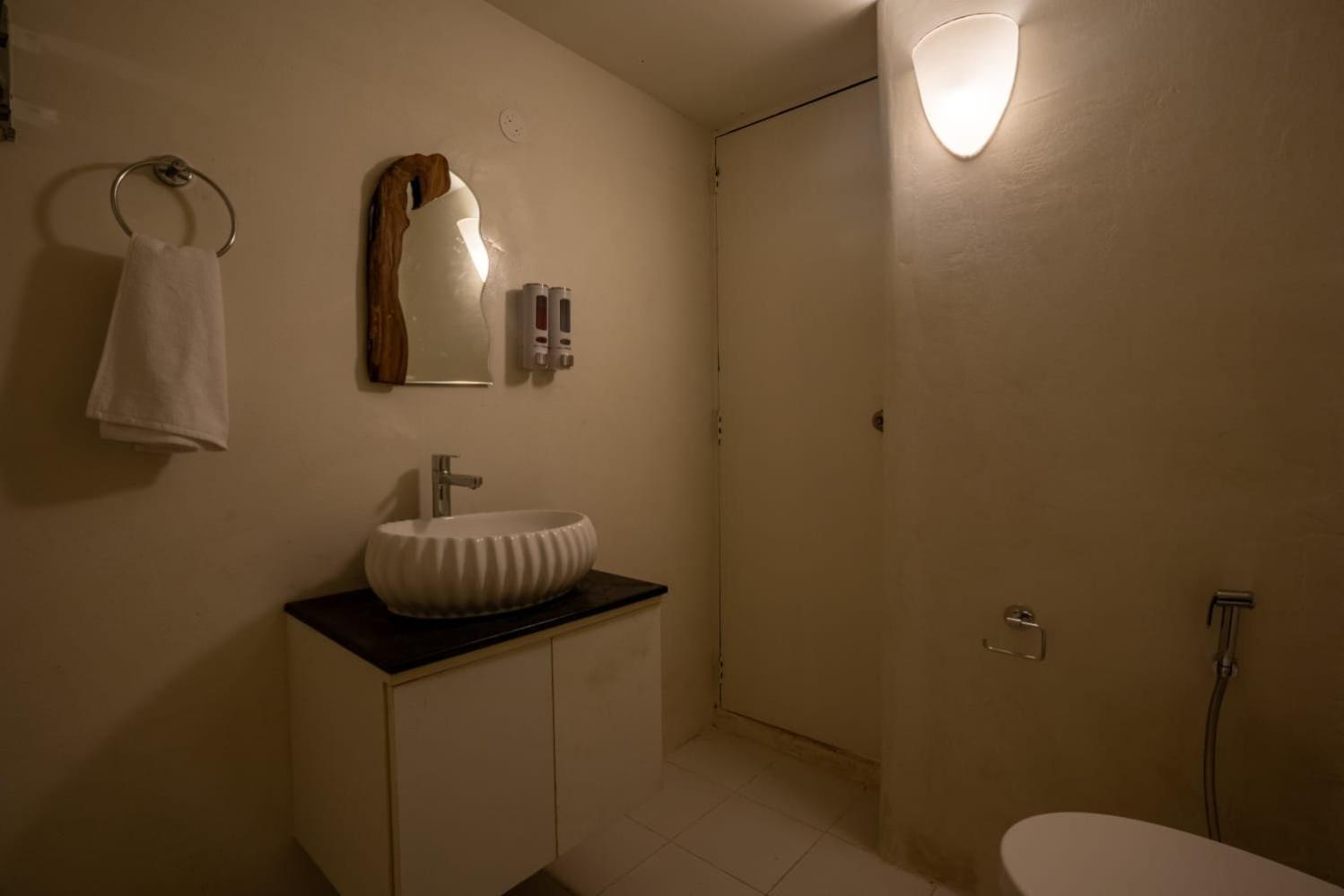 Nomads Resort - Destination Stays Puducherry Buitenkant foto